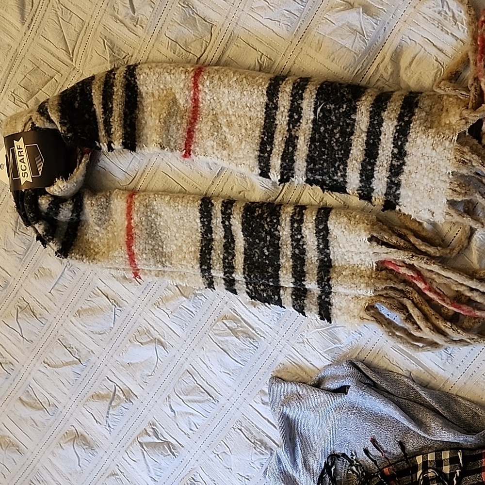 Scarf never worn